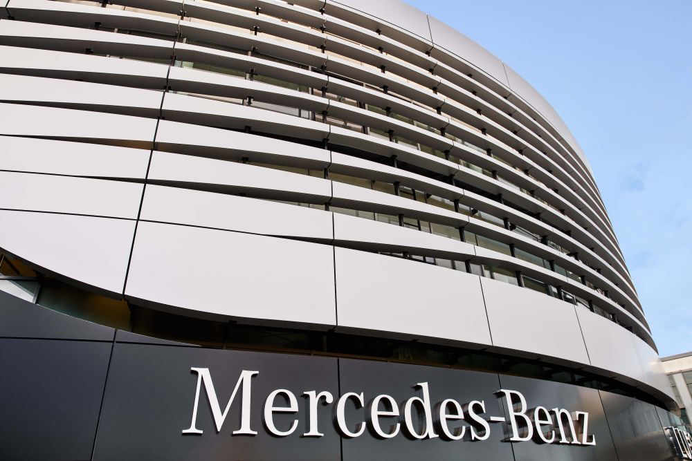 Parametrische Fassadenplanung - Markenauftritt von Mercedes Benz im Retail.