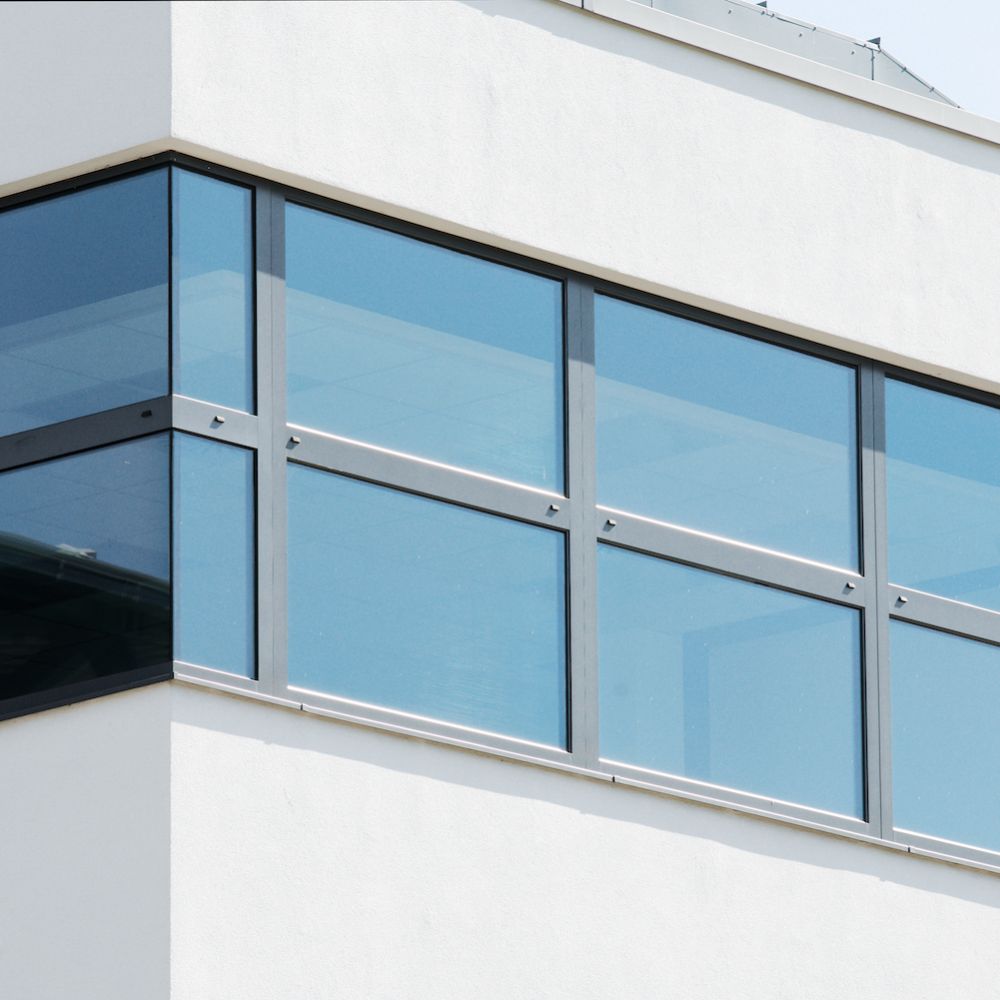 Aussensicht von Structural Glazing Fenster im Erdgas Sportpark in Halle